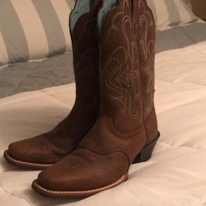 Ariat size 7 womens cowboys boots